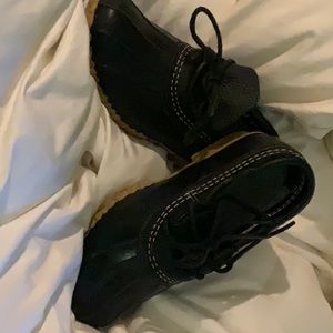 L.L. BEAN rain shoes NWT size 6